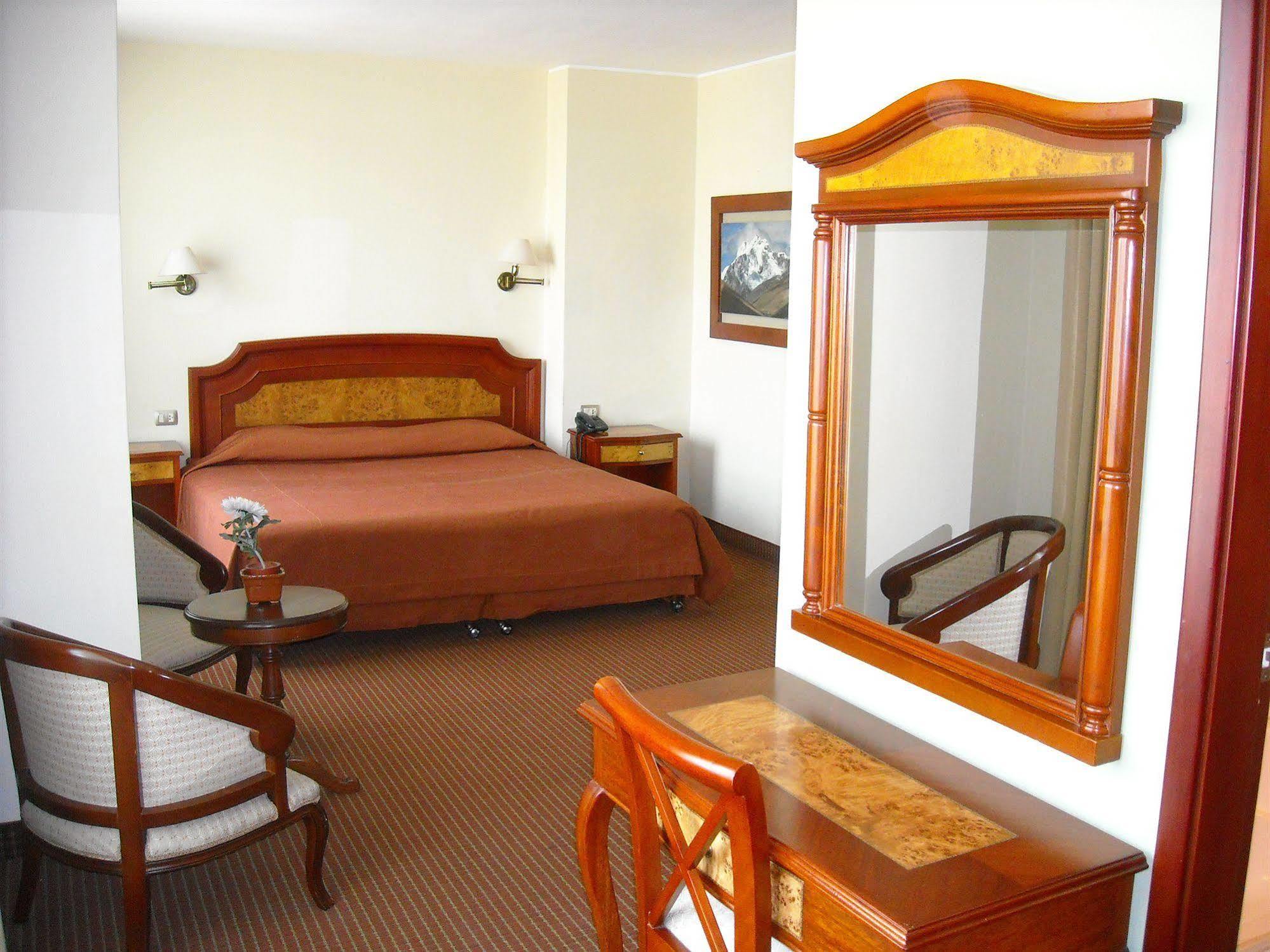 Hotel Continental Лима Экстерьер фото